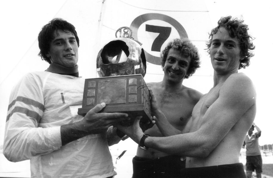 Color 7 team with the JJ Giltinan World Championship trophy in 1978 (archive)