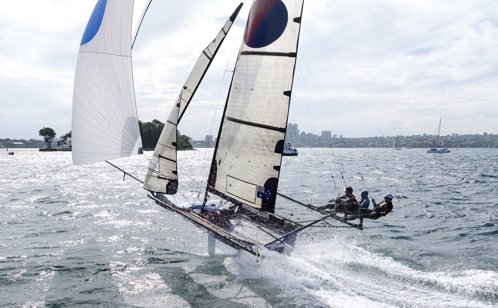 Tom Needham and his team drive Yandoo at top speed (SailMedia)